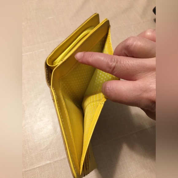 Rilakkuma Artificial Leather Yellow Wallet - Picture 5 of 8